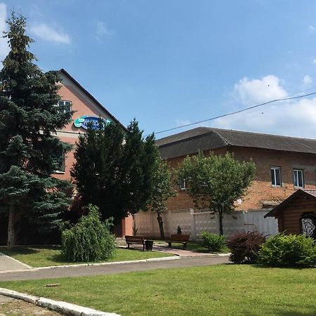Міні-Готель Нептун Riwne Exterior foto