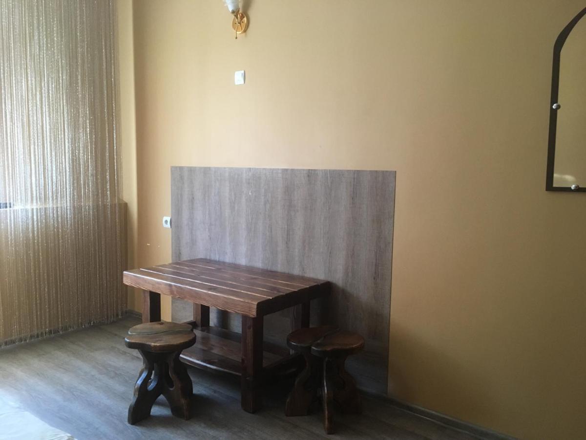 Міні-Готель Нептун Riwne Exterior foto